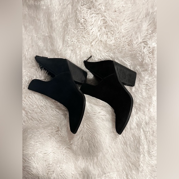 BLONDO Ankle boots- Suede- Black- 3 inches heel- Block Heel Size:6 Like New - Picture 2 of 7